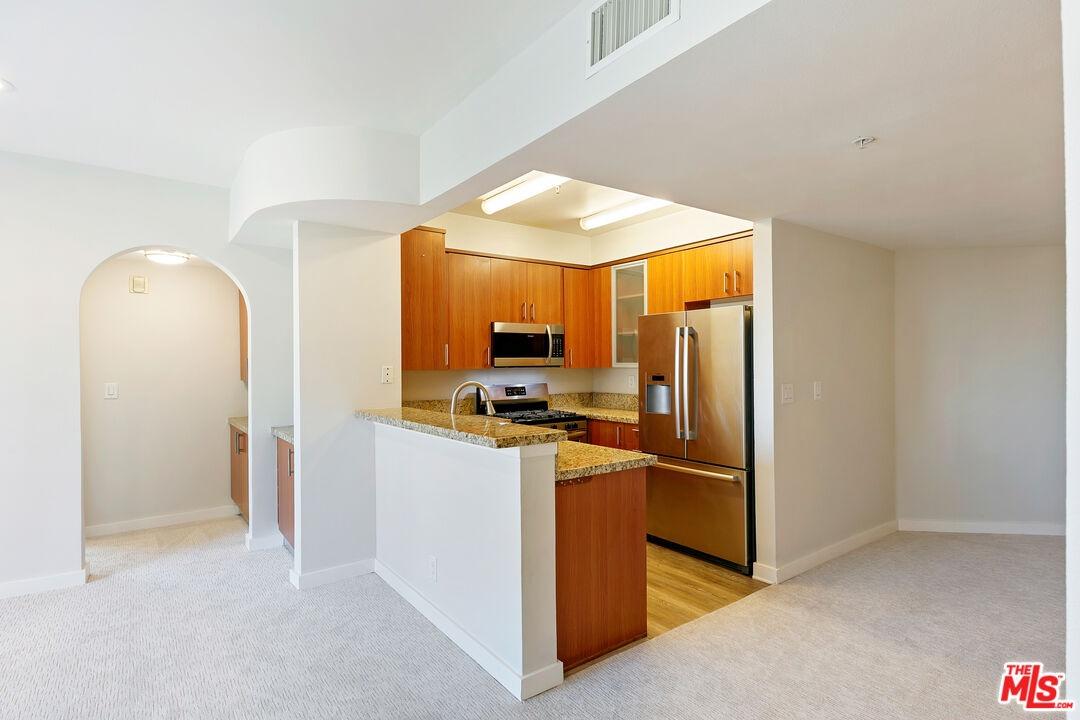 Living to Kitchen