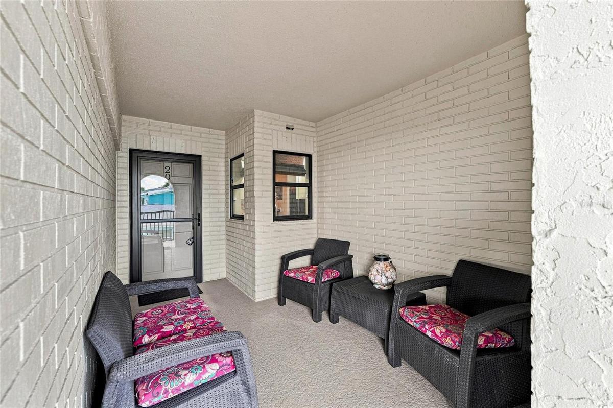 Entry porch seating area