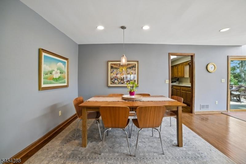Eat-in Kitchen