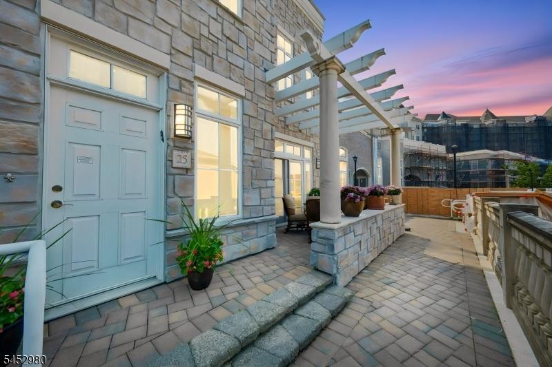 Stunning Townhouse