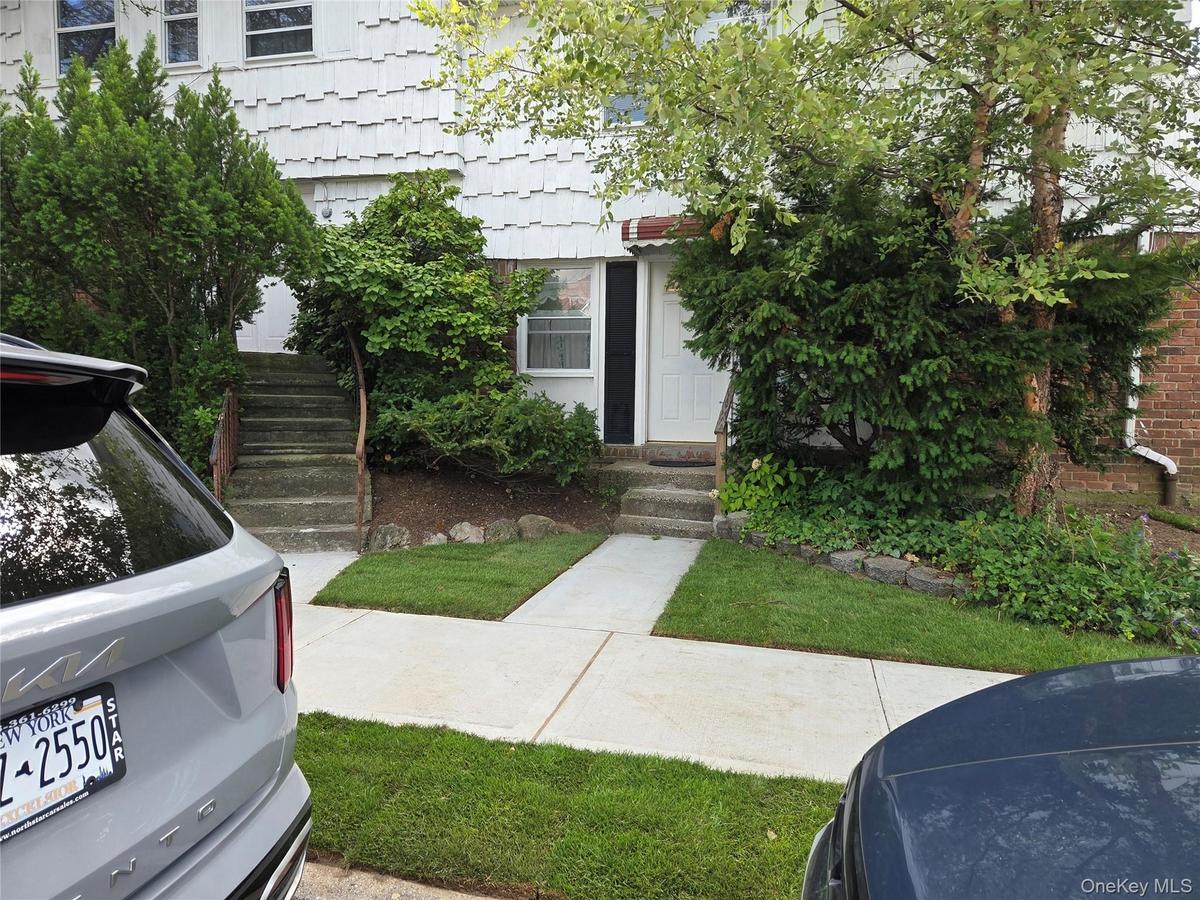 Can be used as Office, with Monthly Income, or 1031 with 2 incomes, Mothers Daughter and Much more this unit offering Full 1 BR Apartment with private