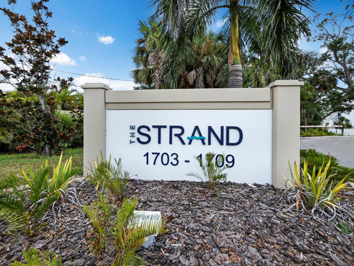 A desirable combination of waterfront living built in 2022