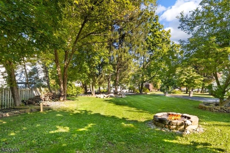 Large yard space w/ fire pit
