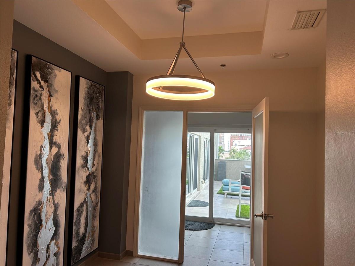 Foyer to unit