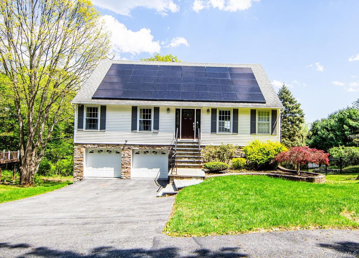 Welcome Home! Beautiful Curb appeal