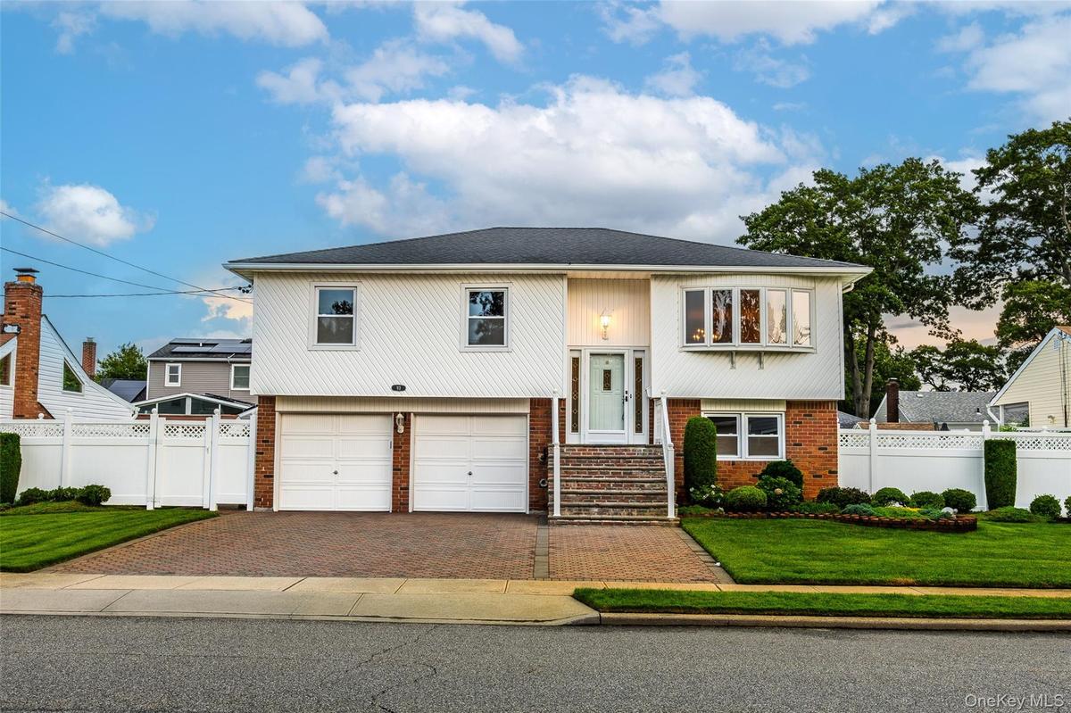 Beautiful 80x100 property, front unilock pavers 2-car driveway and garage