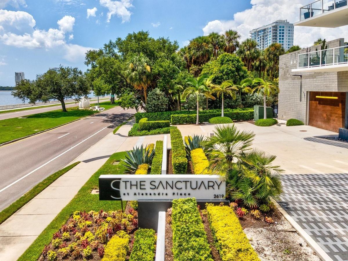 Entry from Bayshore Blvd