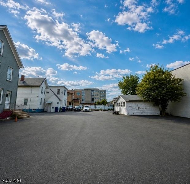 Exterior Lot