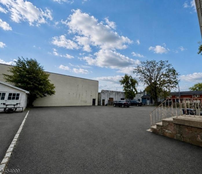 Exterior Lot