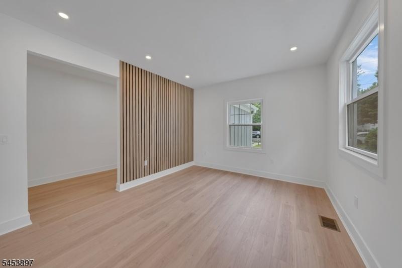 Living Room?Kitchen