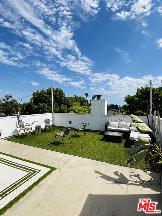 Oversized Rooftop w Treetop Vi