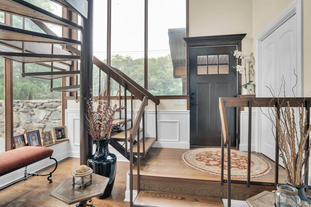 Mid-centurt modern foyer.
