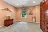 Bedroom w/walk-in closet