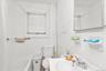 1st FloorTub/Shower