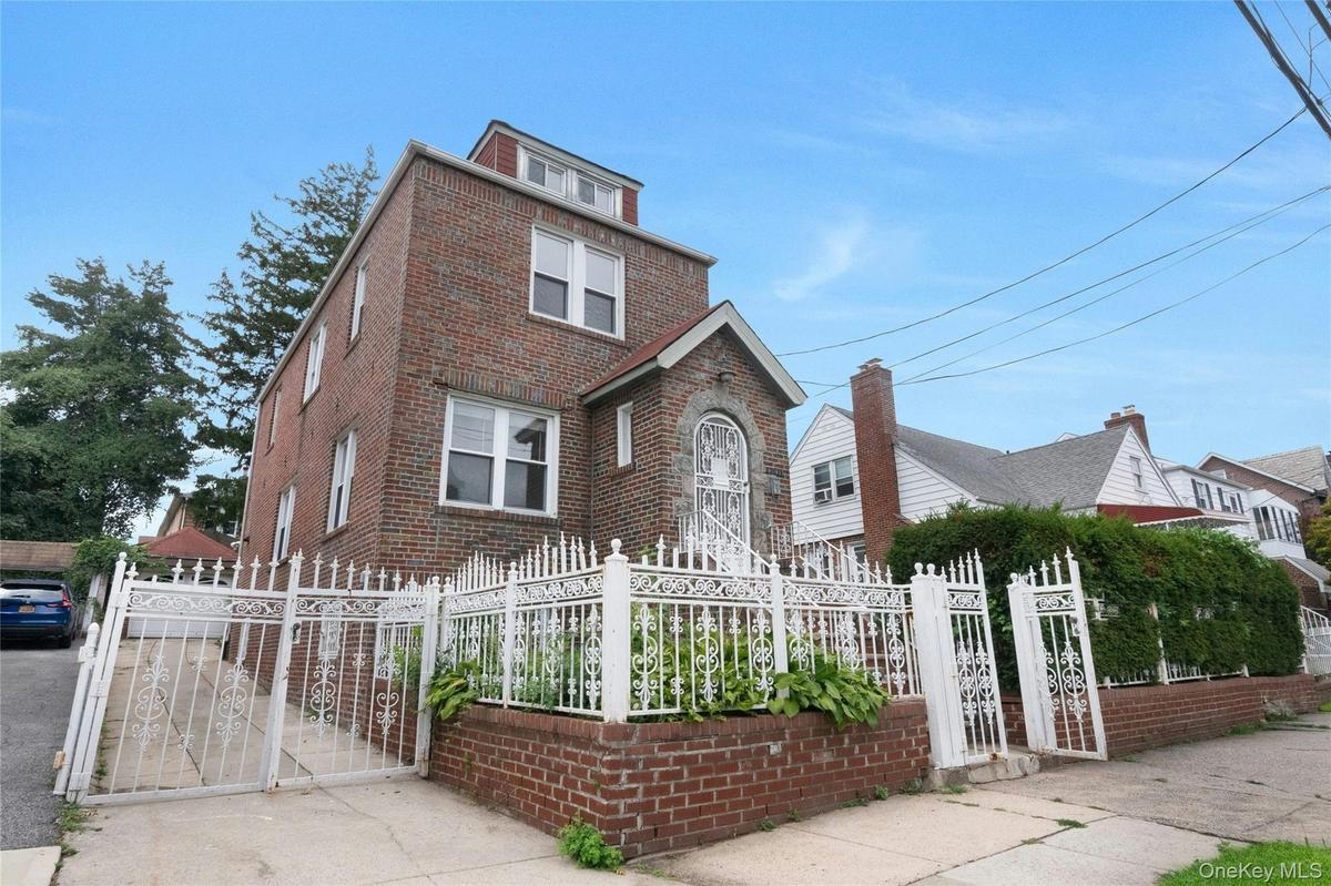 Welcome to 4041  Duryea Ave, a single family home with a lovely side yard and plenty of parking.
