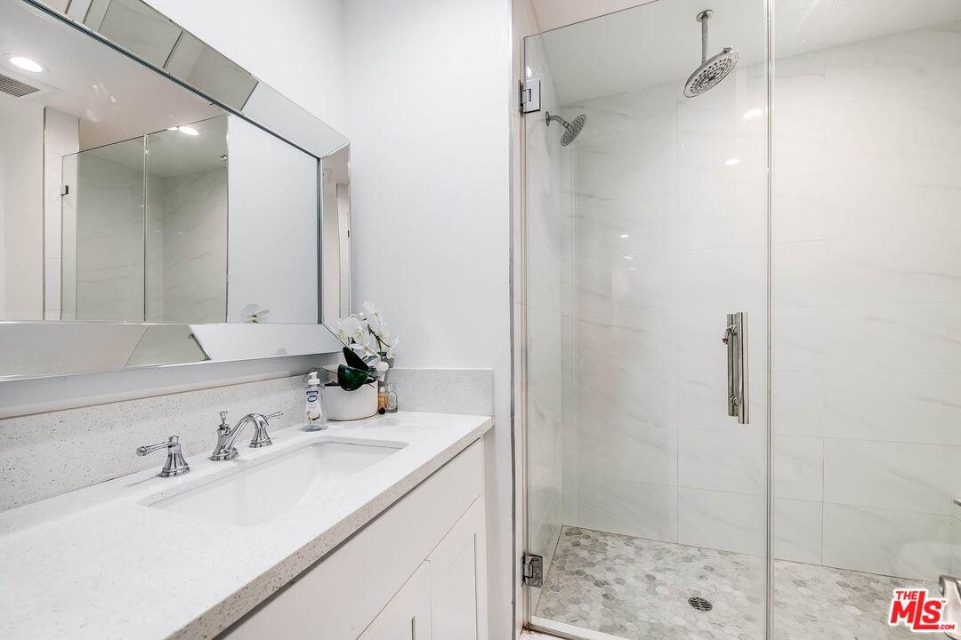 secondary bathroom