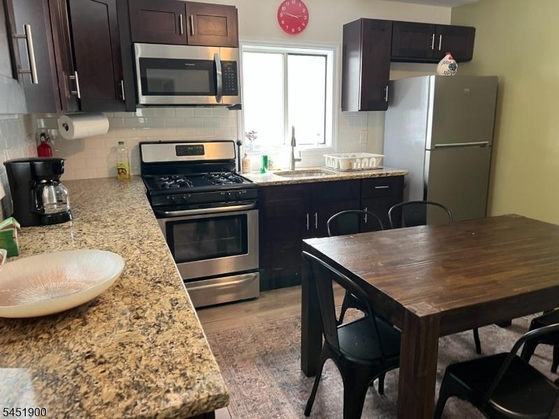 KITCHEN REAR HOUSE