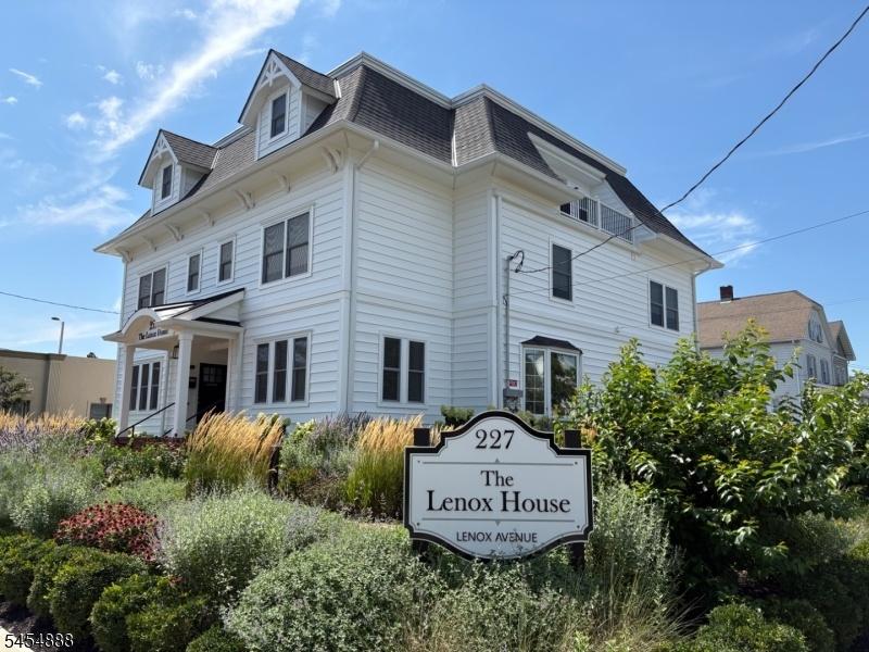The Lenox House