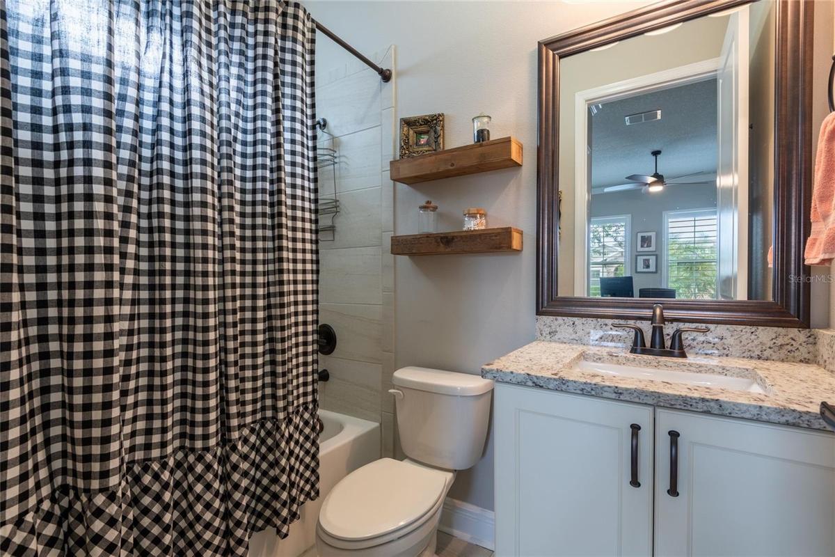 Second bedroom en-suite bath.