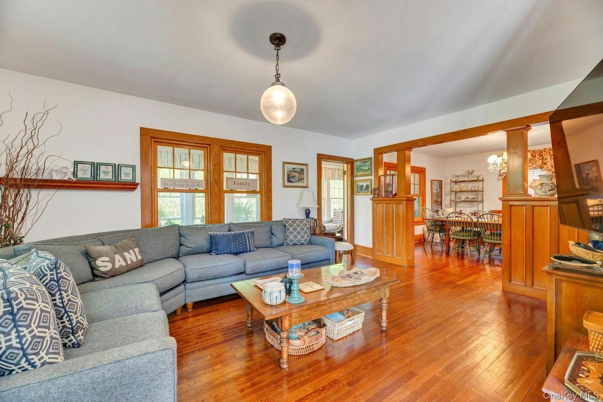 Living Room - Photo 1
