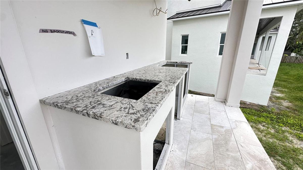 outdoor kitchen