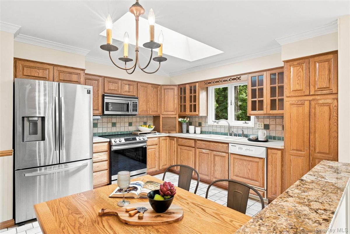 Eat in Kitchen, breakfast nook