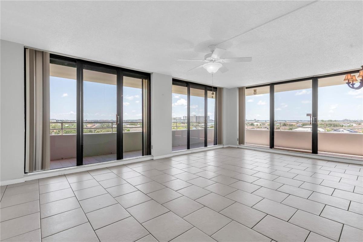 Corner Unit - Main Living Space