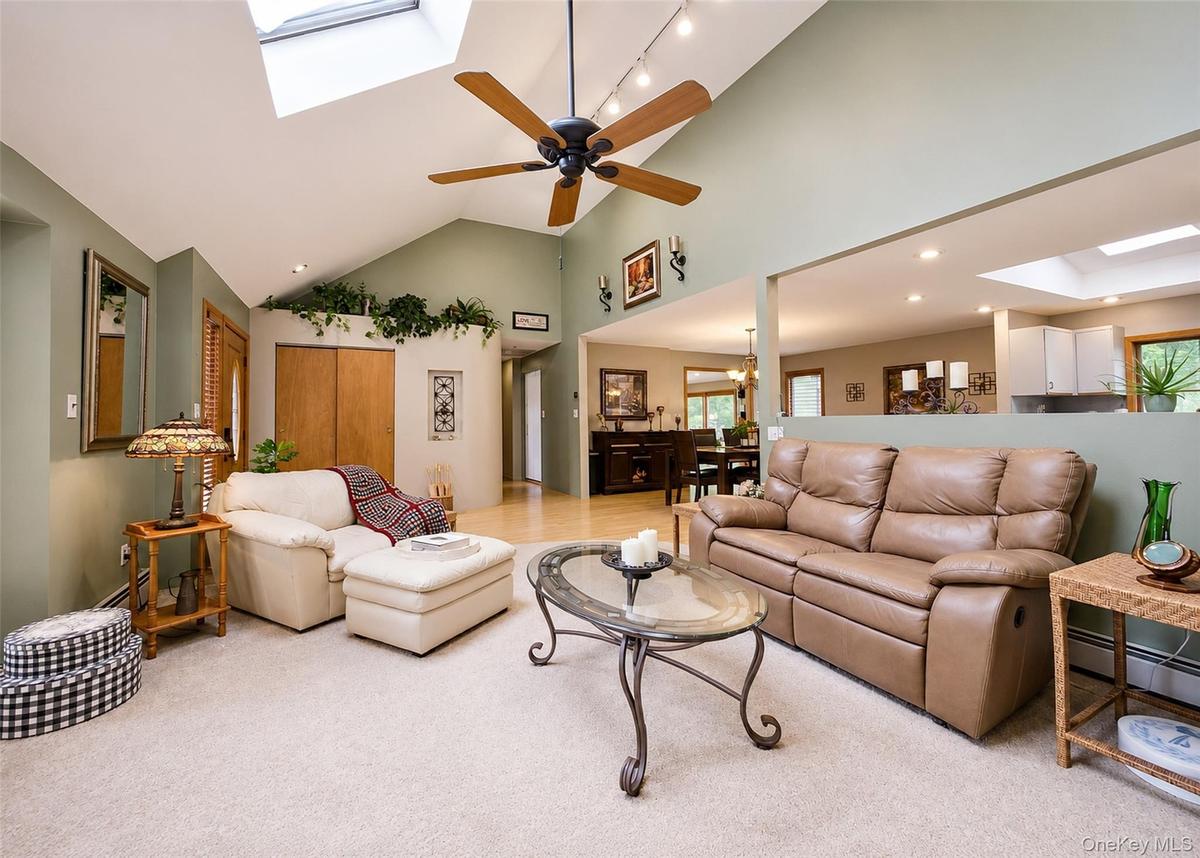 Front entry with large closet, Open concept living rm