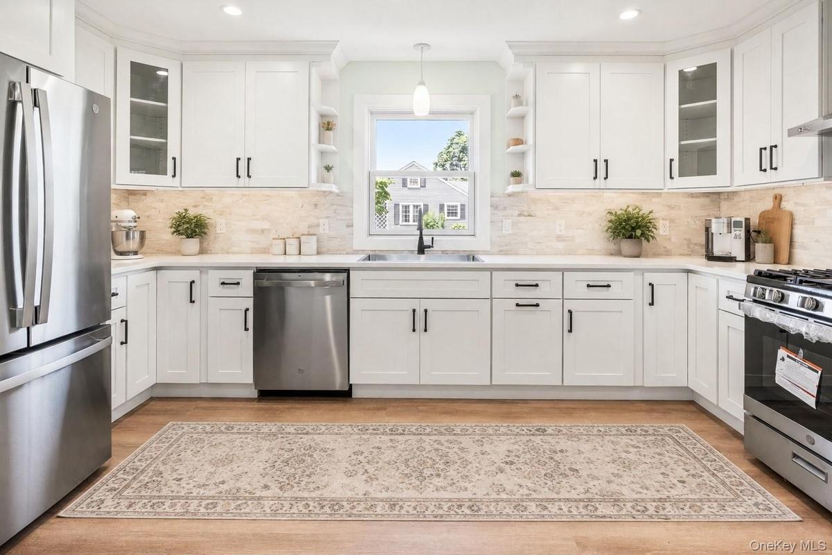 VIRTUAL STAGING: This image has been virtually staged for illustrative purposes only.