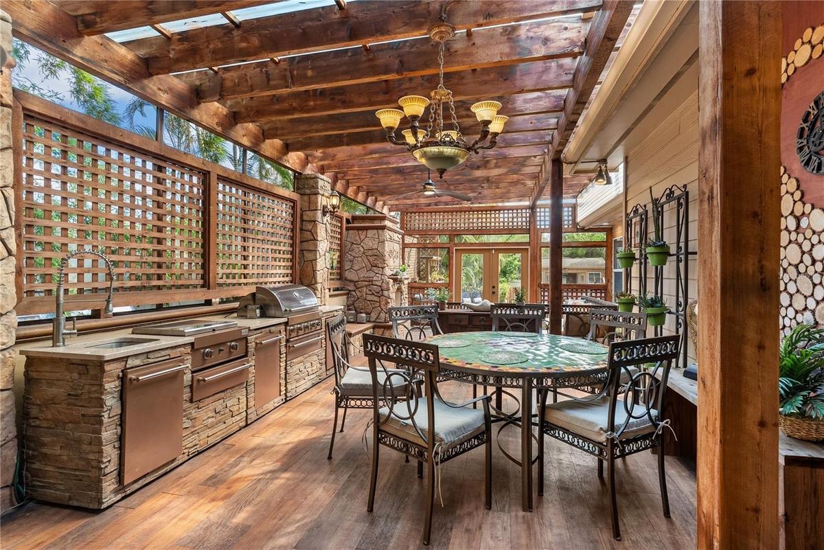 Outdoor Kitchen & Covered Dining Lanai