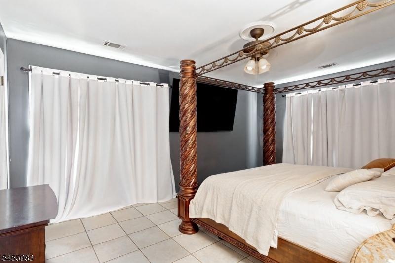 2ND FL BEDROOM