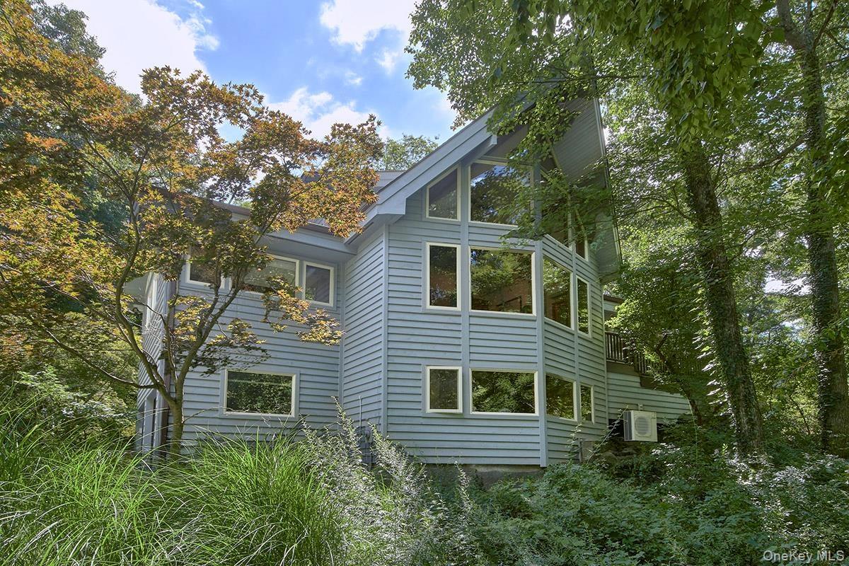 Here you see the interesting Linden House architecture.