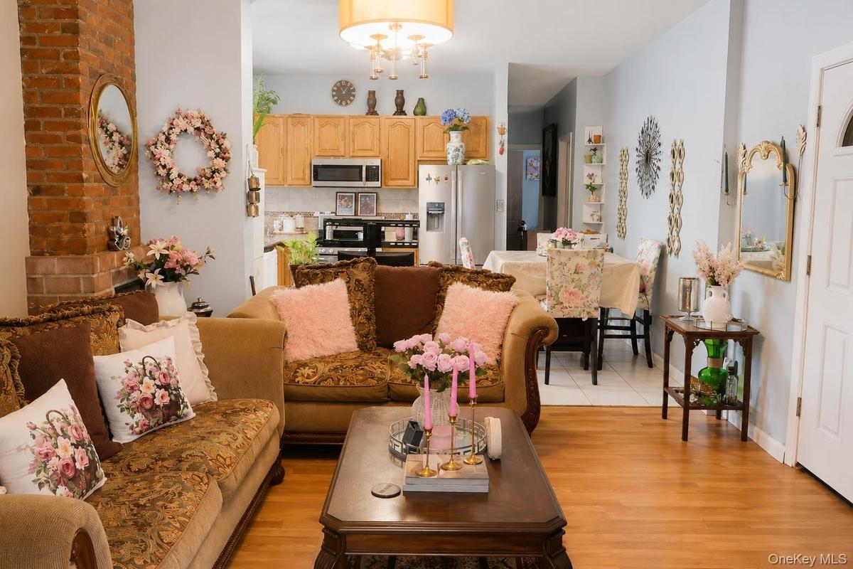 1st-floor unit, living room