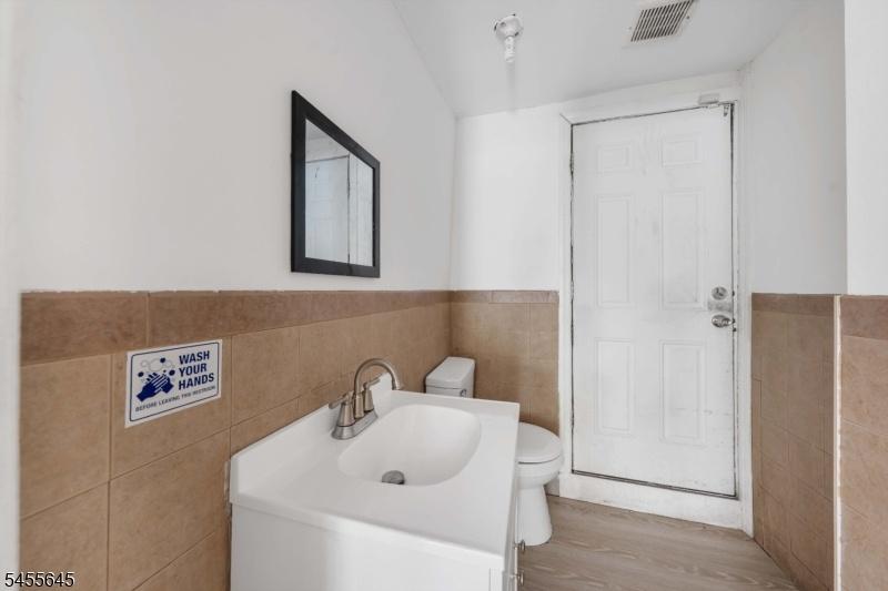 Bathroom Comercial