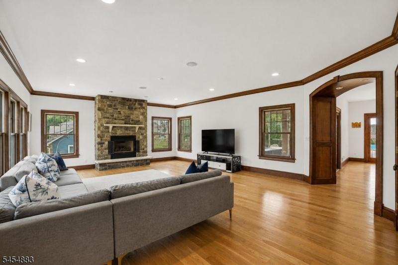 LR open to Kitchen/dining