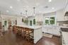 Modern-Eat-in-kitchen