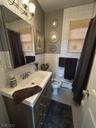 1st flr bath