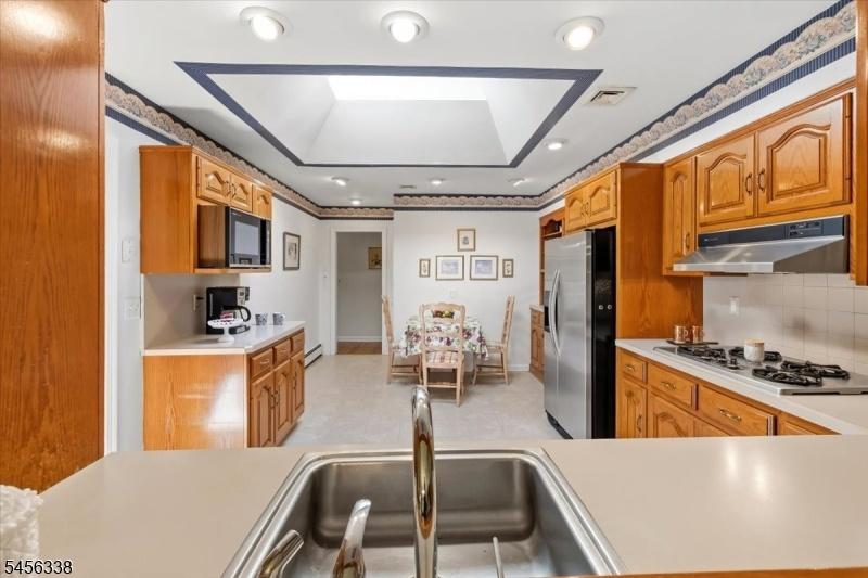 MEIK with skylight