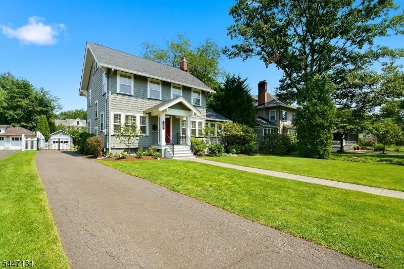 Nice long driveway