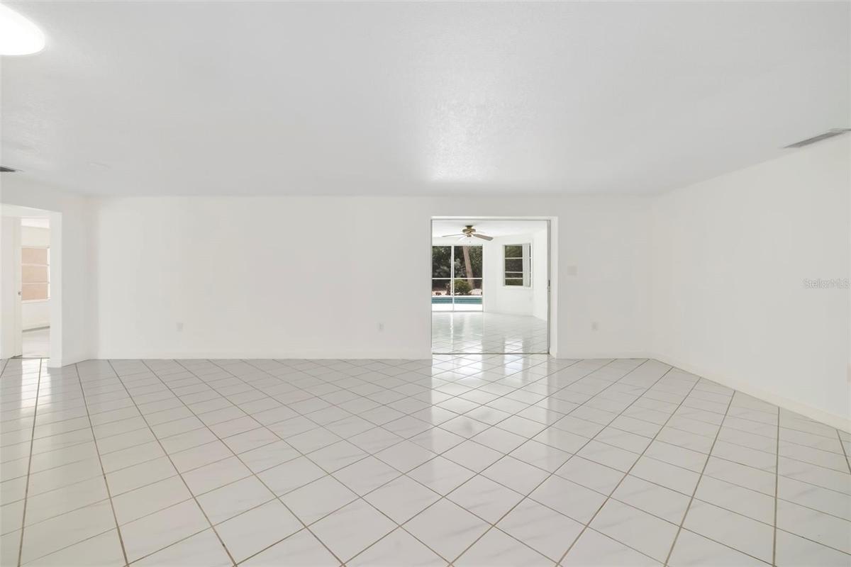 Large living room off the Florida room