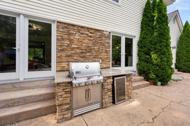 OUTDOOR KITCHEN