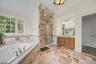 Primary bedroom en suite