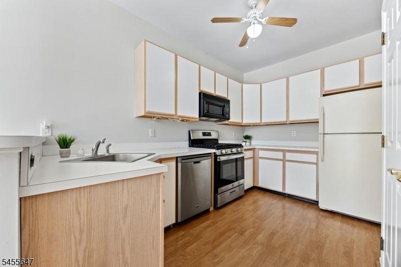 Eat In Kitchen