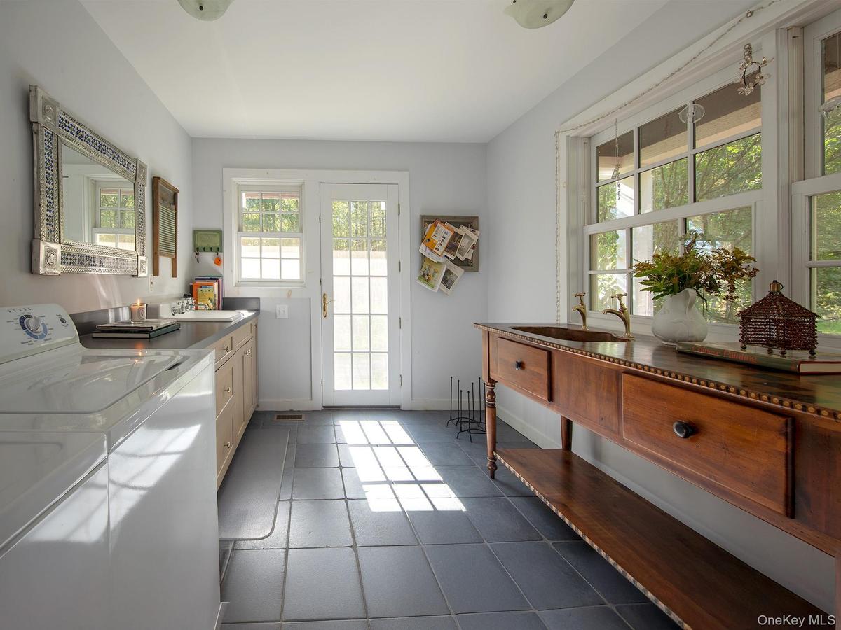 Entryway featuring tile patterned flooring and washing machine and dryer