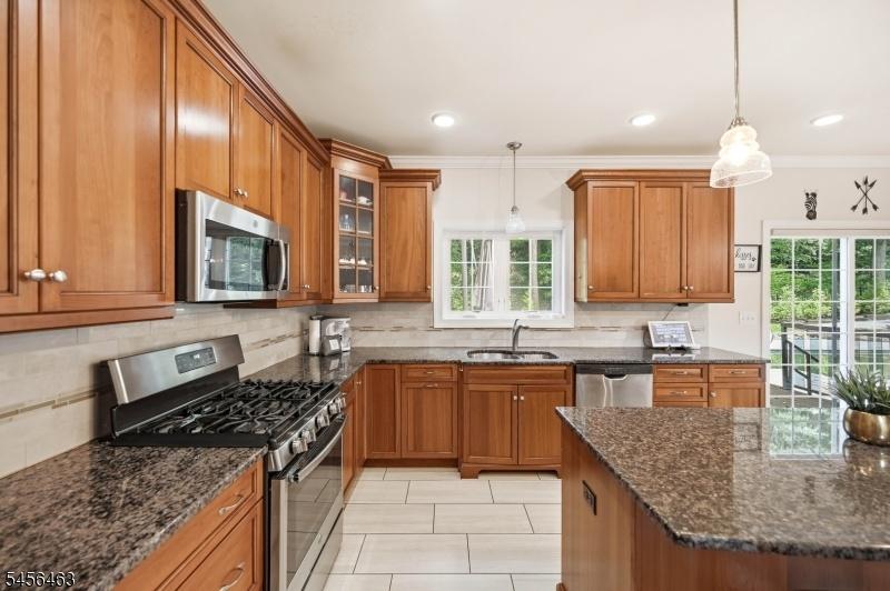 Eat-In-Kitchen