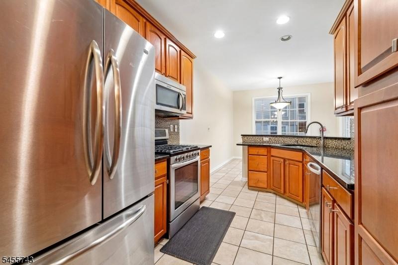 Eat-in-kitchen