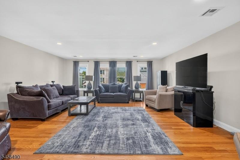Living Rm w/ natural light