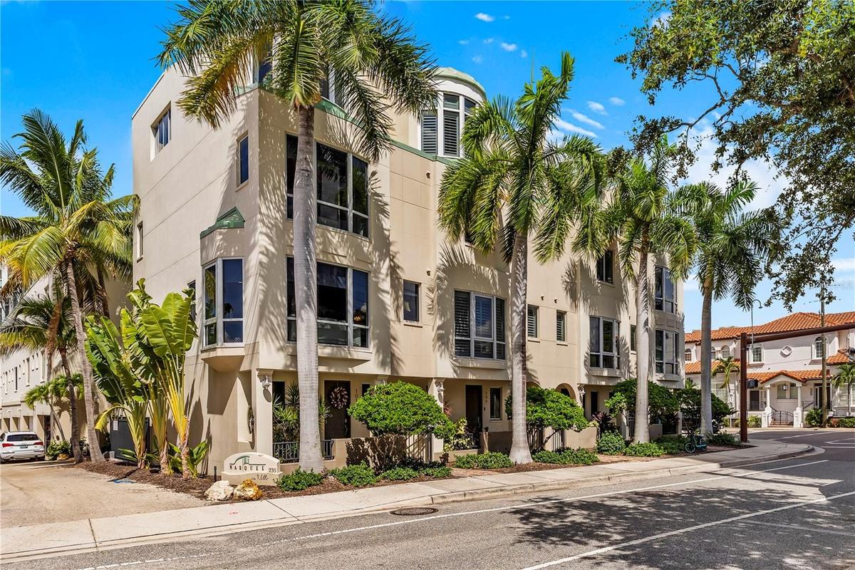 End Unit 4 Level townhome