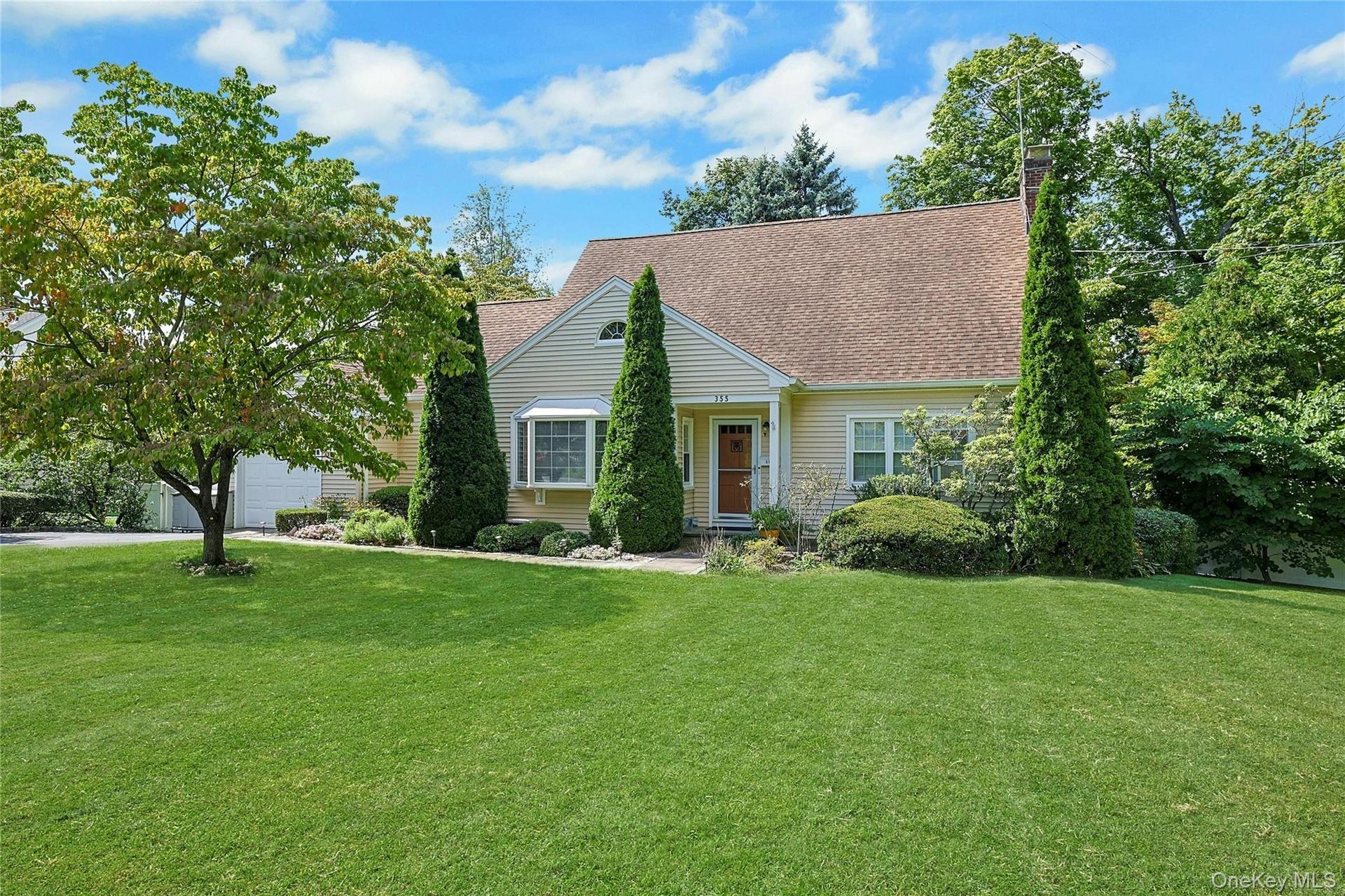 Welome to 355 Fort Washington Ave! A wonderful place to call home!