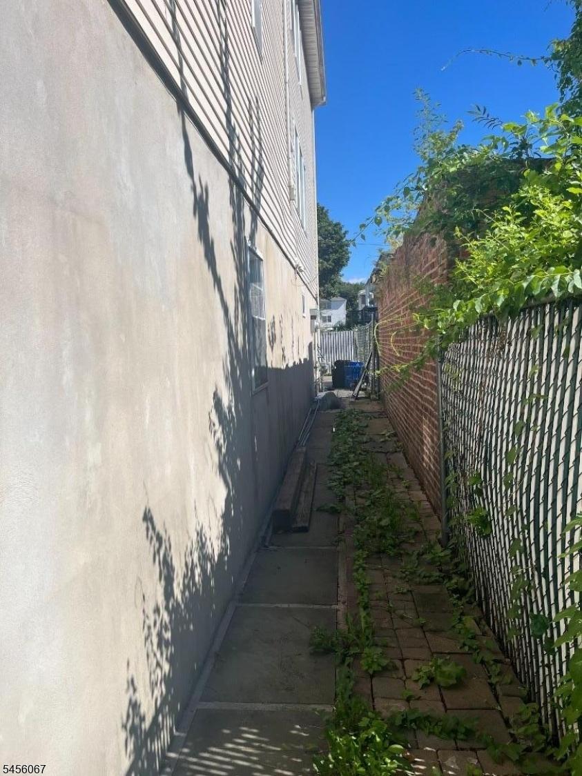 Side yard left